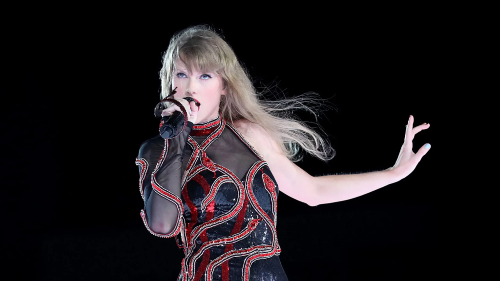 Jessica Chastain and Taylor Swift in Mexico City