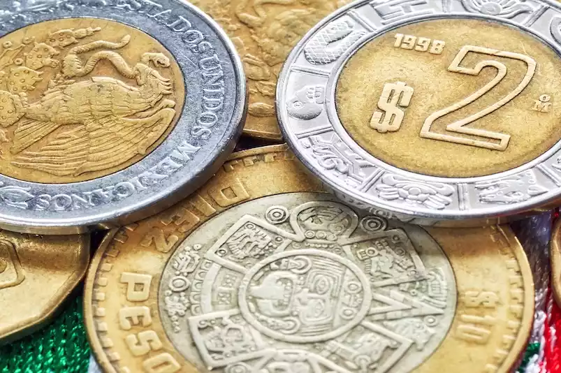 The Mexican peso opens with losses