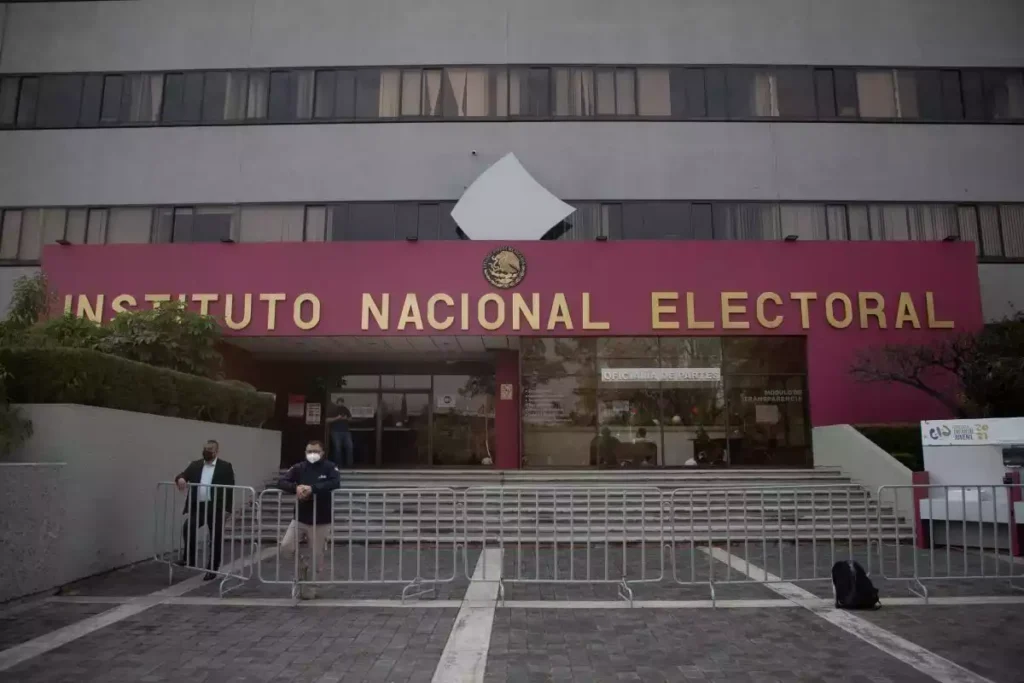 Pre-electoral campaign in Mexico: Adjustments