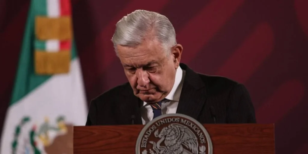 Approval rating of the President of Mexico in October: Maintains