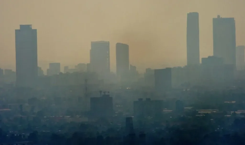 The areas with the most polluted air in Mexico City