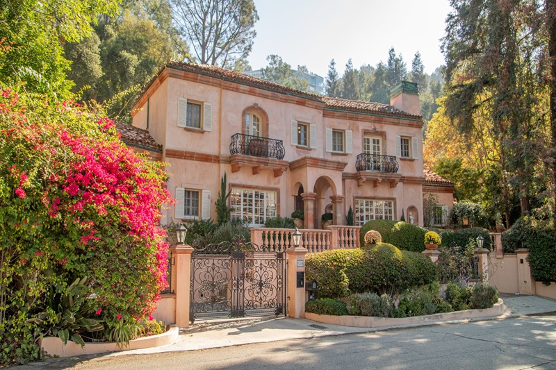 Is Bel Air safer than Beverly Hills? 